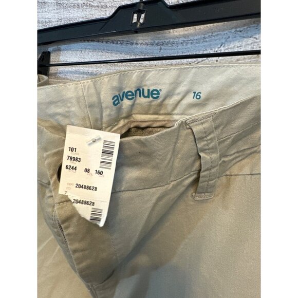 NWT Avenue Khaki Bermuda Shorts Size 16 - Picture 3 of 4